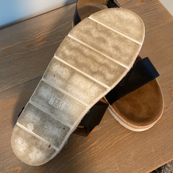 Time&Tru Sandals - Picture 5 of 5